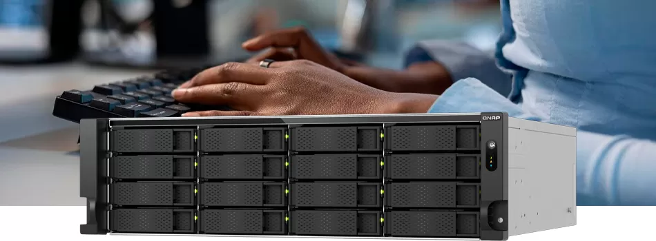 Gestão de acesso e operação em escala - Review Qnap TS-h1677AXU-RP Storage House